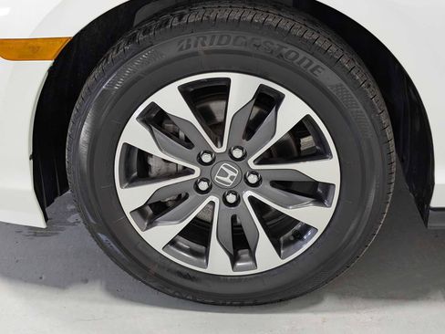 Certified 2024 Honda Odyssey EX-L image 3