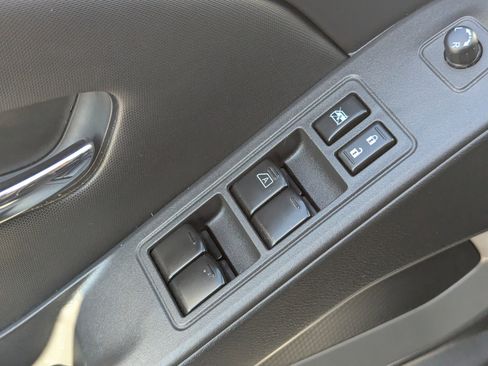 Used 2023 Nissan Frontier SV image 22