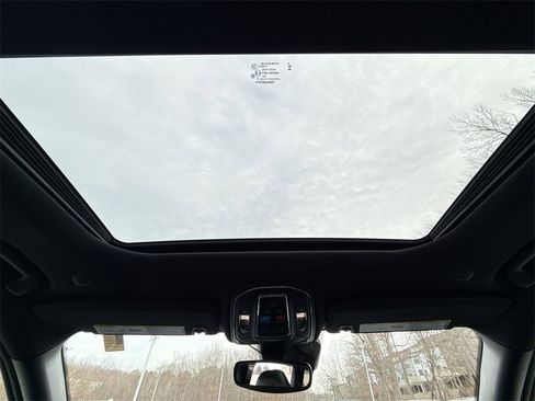 Used 2024 Jeep Grand Cherokee Altitude image 16