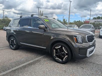 Used 2024 Kia Telluride EX w/ EX Captain's Chair Package