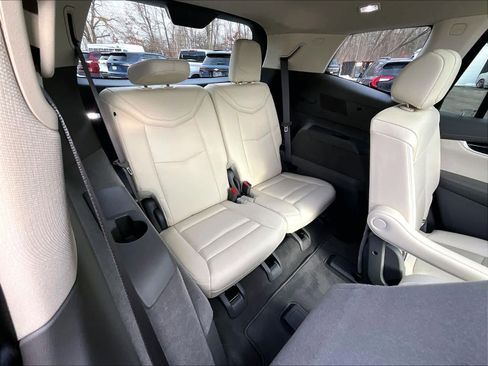 Used 2023 Cadillac XT6 Premium Luxury w/ Technology Package image 16