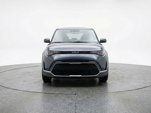Used 2025 Kia Soul LX w/ LX Technology Package FWD image 2