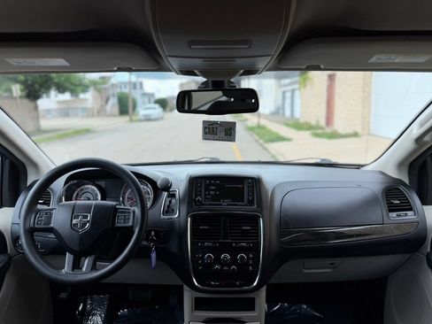 Used 2019 Dodge Grand Caravan SE w/ UConnect Hands-Free Group FWD image 28