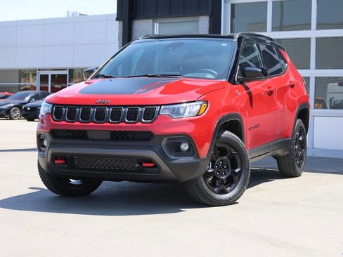 Used 2023 Jeep Compass Trailhawk w/ Sun and Sound Group AWD/4WD image 3