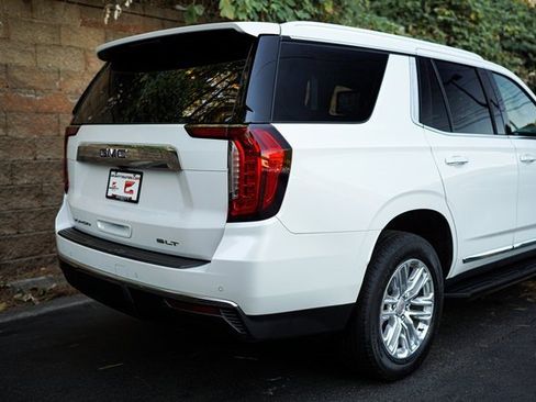 Used 2021 GMC Yukon SLT w/ SLT Premium Package image 9