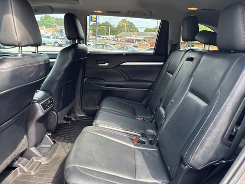 Used 2014 Toyota Highlander XLE FWD image 22