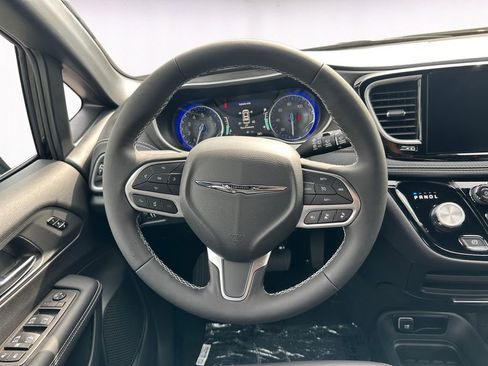 New 2026 Chrysler Pacifica Select w/ S Appearance Package FWD image 12