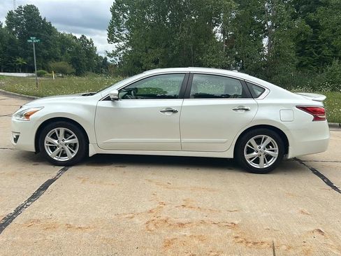 Used 2015 Nissan Altima 2.5 SV w/ Convenience Package FWD image 14