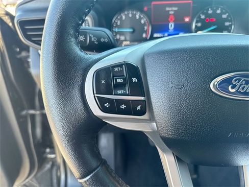 Used 2021 Ford Explorer XLT image 32