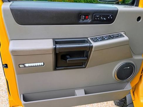 Used 2005 HUMMER H2 w/ Preferred Equipment Group AWD/4WD image 27