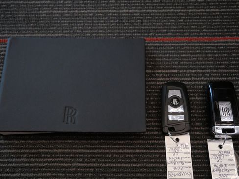 Used 2016 Rolls-Royce Wraith image 21