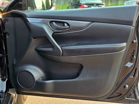 Used 2020 Nissan Rogue SV FWD image 35