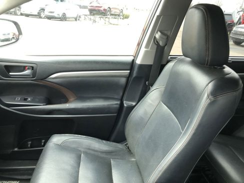 Used 2019 Toyota Highlander Limited image 25