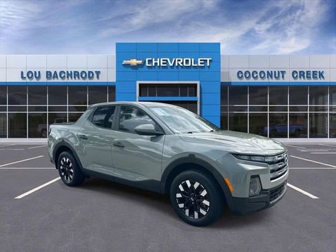 Used 2025 Hyundai Santa Cruz SE FWD image 2