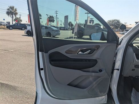 Used 2020 GMC Terrain SLE w/ Driver Convenience Package image 11