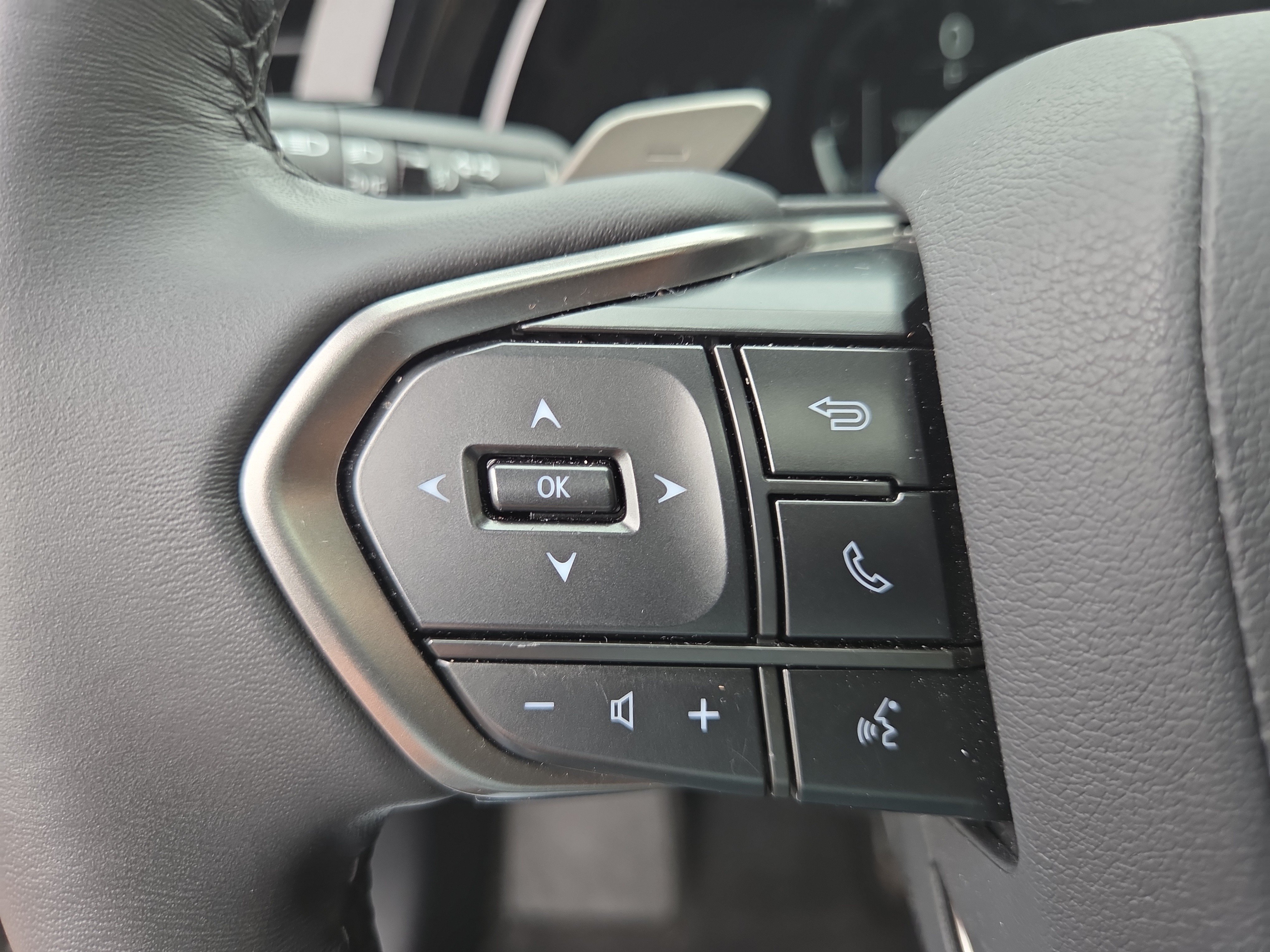 Certified 2025 Lexus RX 350 Premium w/ Kick Sensor & Tow Package AWD/4WD image 30