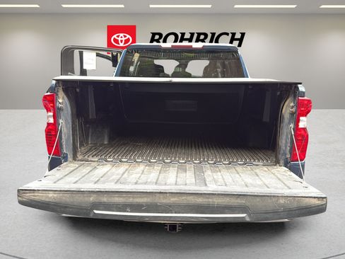 Used 2022 Chevrolet Silverado 1500 LT AWD/4WD image 18