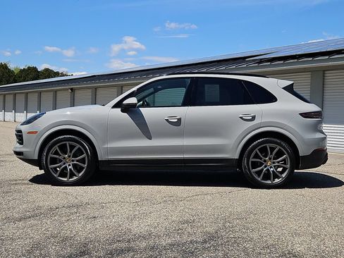 Certified 2022 Porsche Cayenne Platinum Edition AWD/4WD image 2