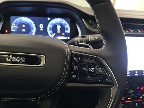 Used 2024 Jeep Grand Cherokee Overland w/ Luxury Tech Group IV image 14