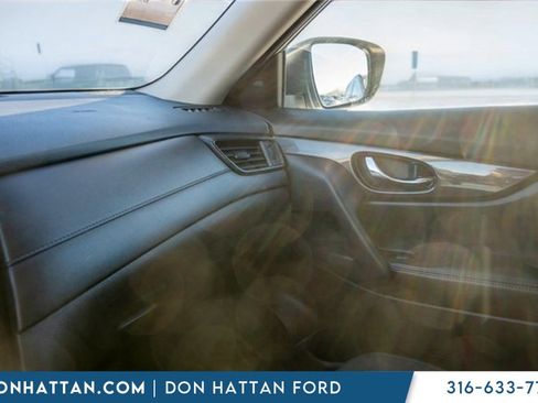 Used 2018 Nissan Rogue SV image 15