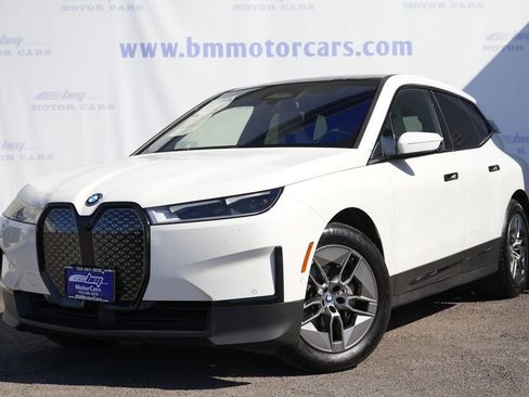Used 2022 BMW iX xDrive50 w/ Premium Package image 2