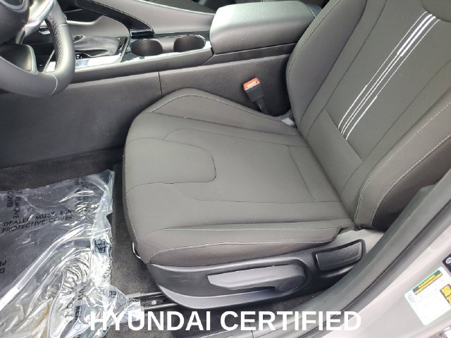 Used 2025 Hyundai Elantra SEL FWD image 12