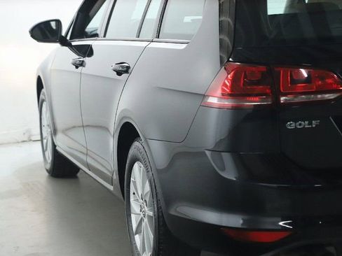 Used 2015 Volkswagen Golf S image 39