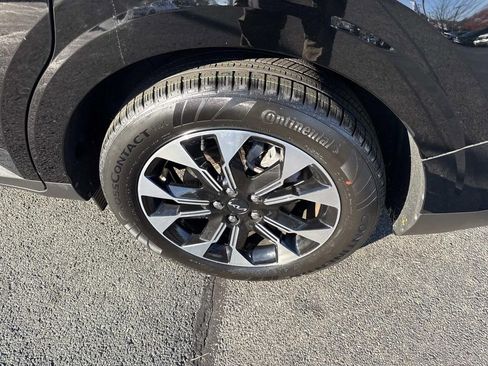 Used 2023 Kia Carnival EX image 13