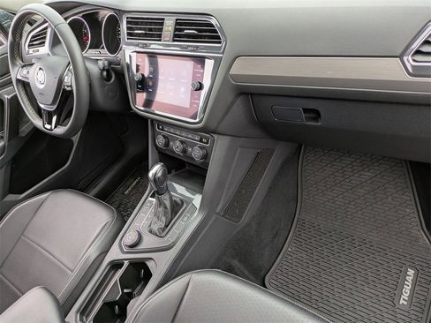 Used 2023 Volkswagen Taos SE w/ Panoramic Sunroof Package image 37