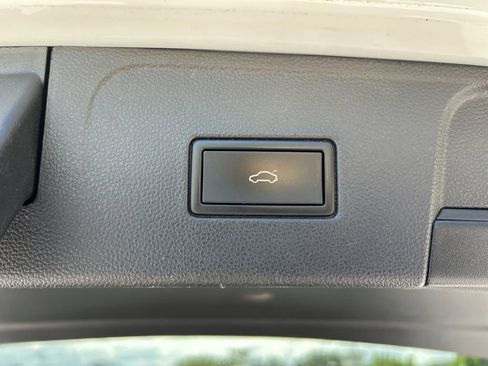 Used 2021 Volkswagen Atlas SE image 46