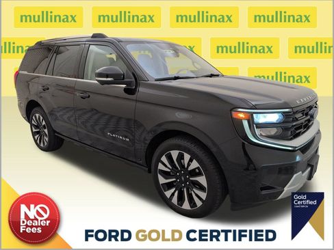 Used 2025 Ford Expedition Platinum w/ Driver's Package AWD/4WD image 1