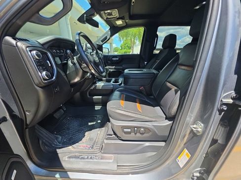 Used 2022 GMC Sierra 1500 AT4 w/ AT4 Premium Package AWD/4WD image 4