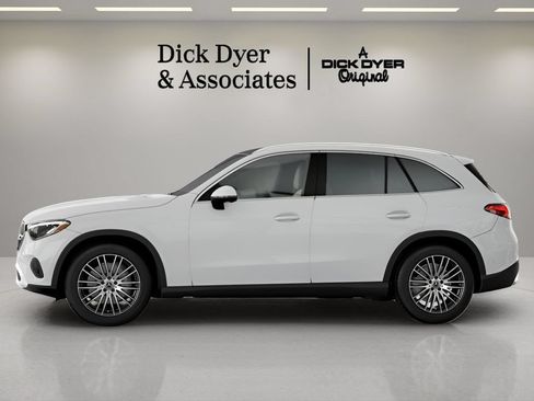 Used 2026 Mercedes-Benz GLC 300 image 24