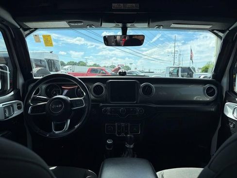 Used 2018 Jeep Wrangler Unlimited Sahara AWD/4WD image 21