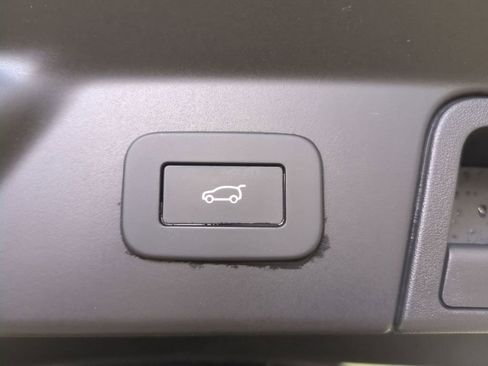 Used 2025 Land Rover Range Rover Velar Dynamic SE image 15