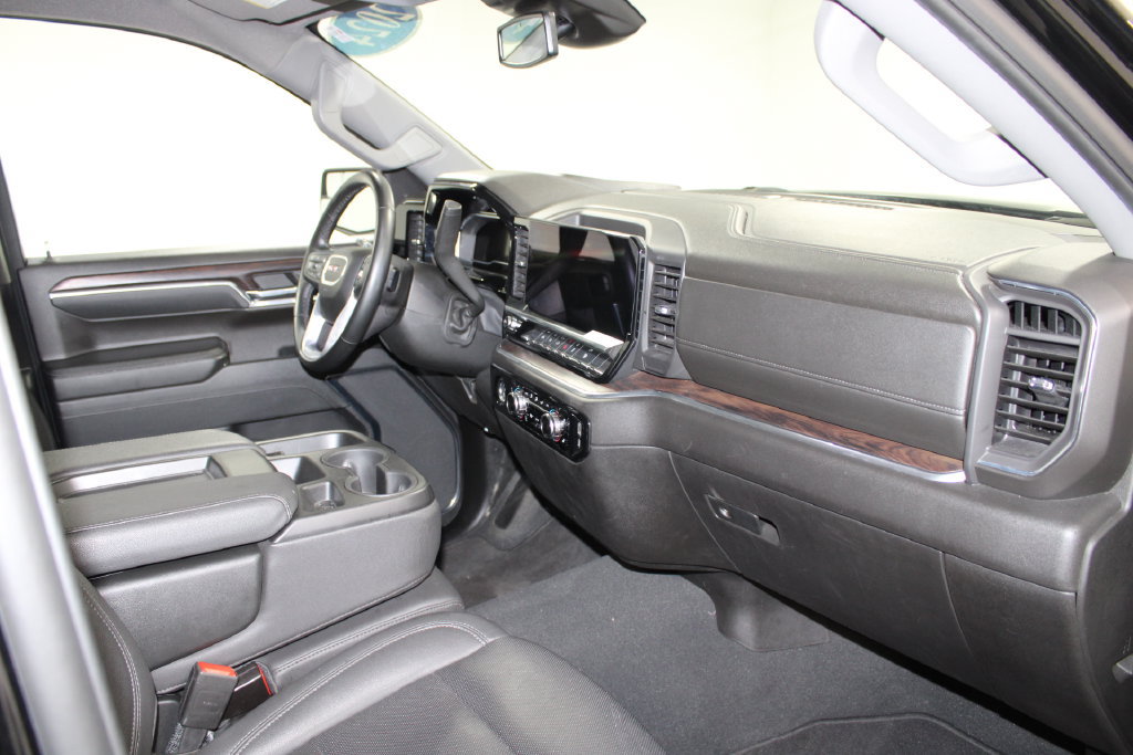 Used 2024 GMC Sierra 1500 SLT AWD/4WD image 32