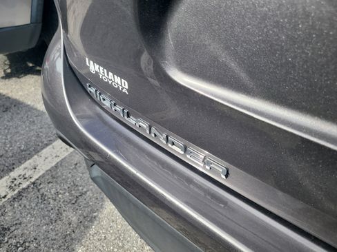 Used 2023 Toyota Highlander L FWD image 10