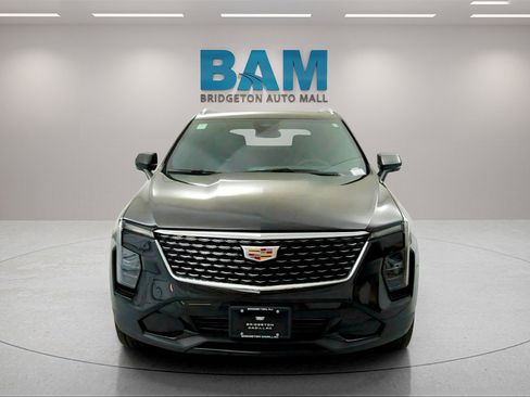 Used 2025 Cadillac XT4 Premium Luxury image 8