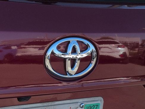 Used 2023 Toyota Highlander XLE FWD image 13