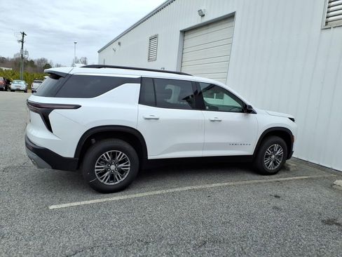 Used 2026 Chevrolet Traverse LT w/ Driver Confidence Package image 2