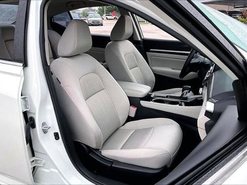 Certified 2023 Nissan Altima 2.5 SV FWD image 9