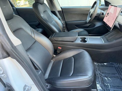 Used 2022 Tesla Model 3 Standard Range image 10
