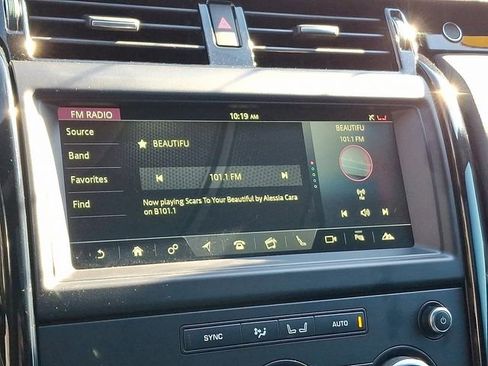 Used 2018 Land Rover Discovery SE image 19