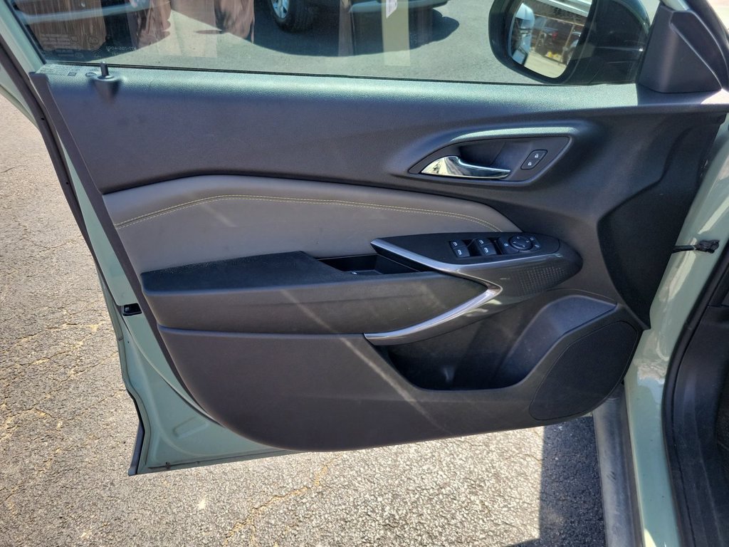 Certified 2024 Chevrolet Trax ACTIV w/ Sunroof Package FWD image 21