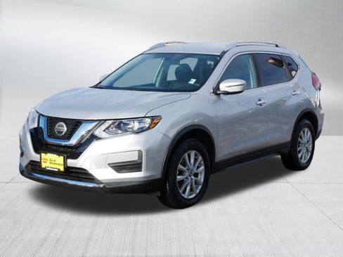 Used 2018 Nissan Rogue SV image 3