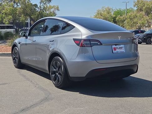 Used 2025 Tesla Model Y Long Range RWD image 8