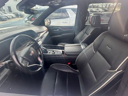 Used 2023 Cadillac Escalade Premium Luxury image 7