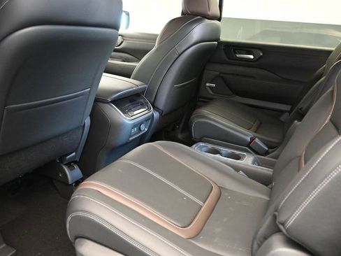 New 2025 Nissan Armada SL w/ Captain's Chari Seat Package image 19