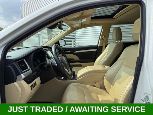 Used 2017 Toyota Highlander XLE w/ Carpet Mat Package AWD/4WD image 27