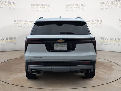 Used 2025 Chevrolet Traverse LT